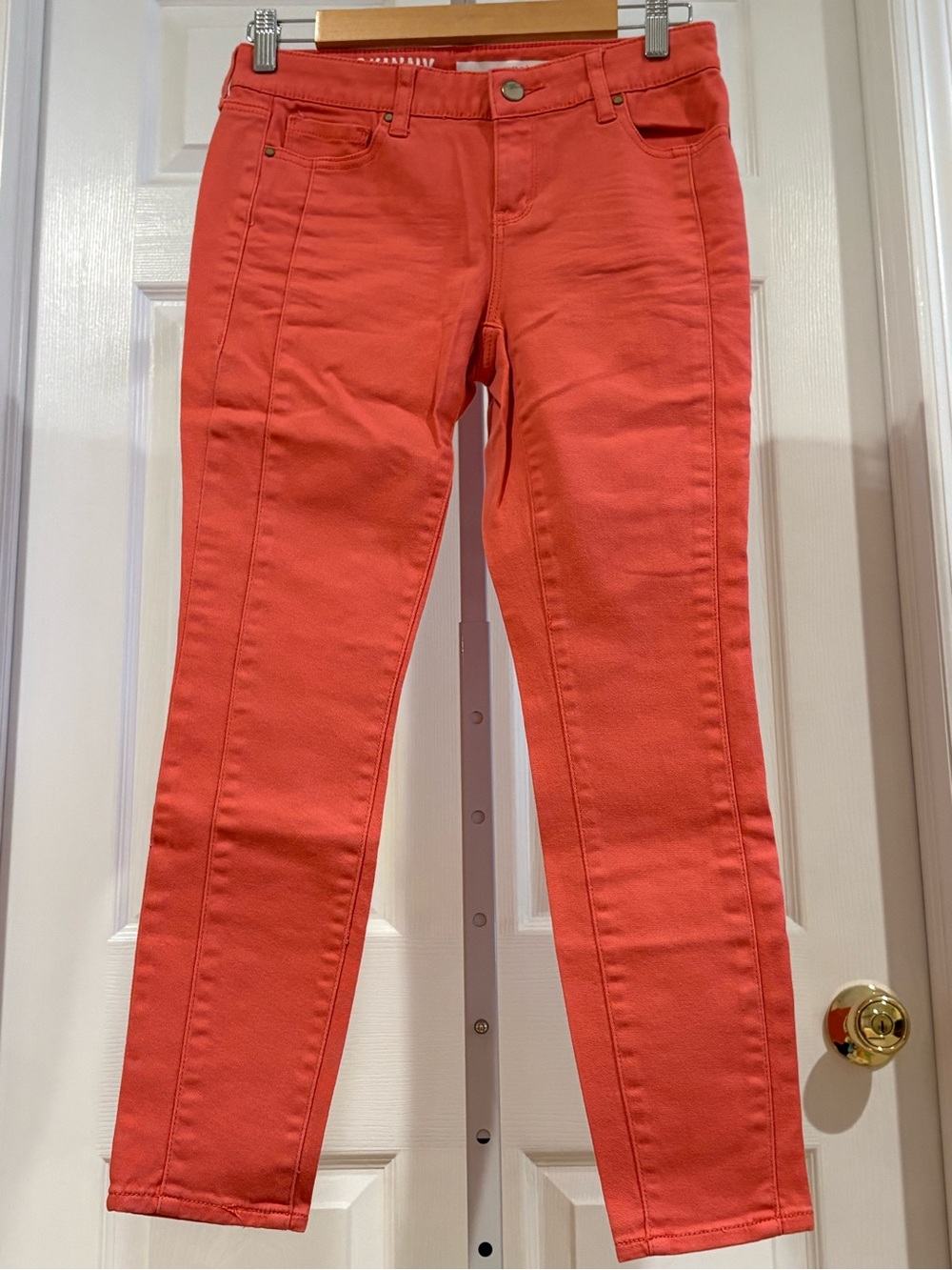 NWOT DKNY Coral SoHo Skinny Jeans cropped size 2